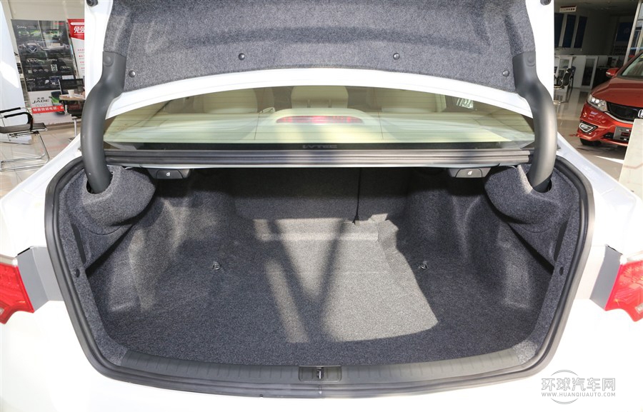 2013款 2.0L 尊貴版