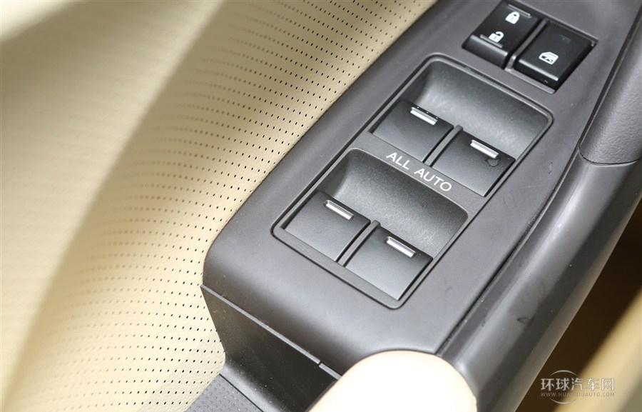 2013款 2.0L 尊貴版