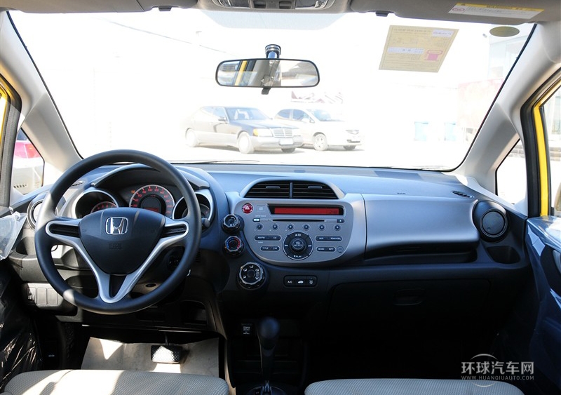 2011款 1.5L 自動(dòng)豪華版