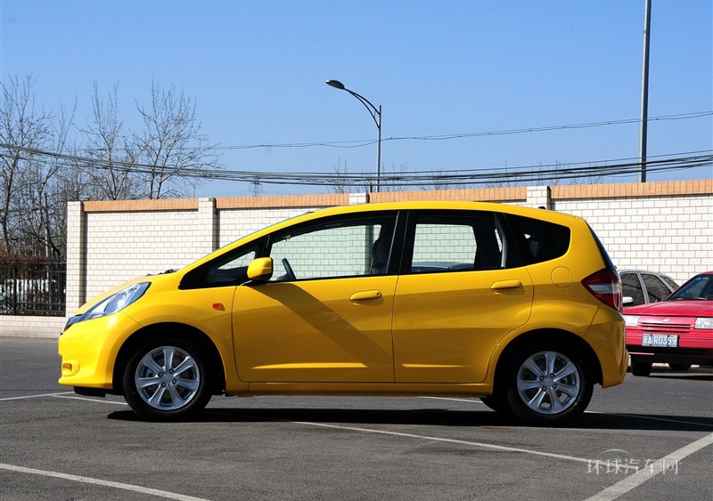 2011款 1.5L 自動豪華版