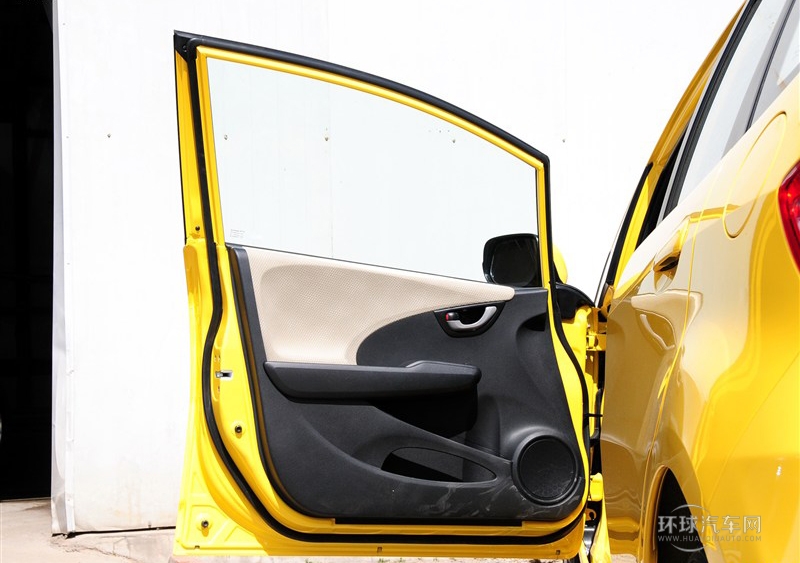 2011款 1.3L 自動舒適版