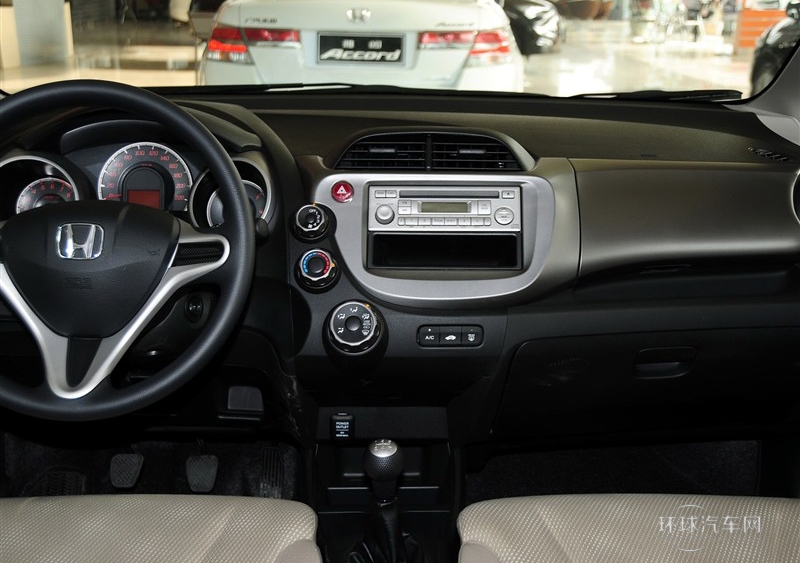 2011款 1.3L 手動舒適版