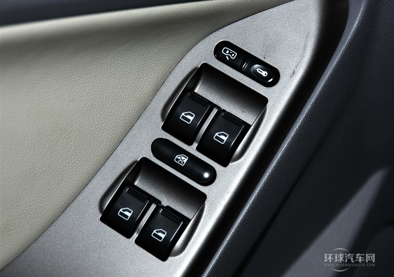 2012款 2.0L 手動智雅版