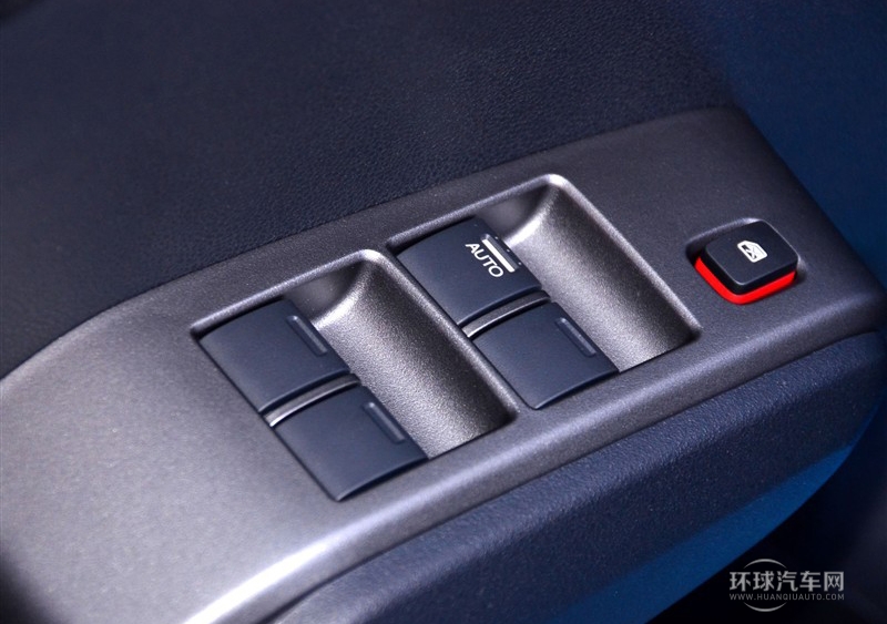 2011款 1.5L 自動(dòng)全景天窗版