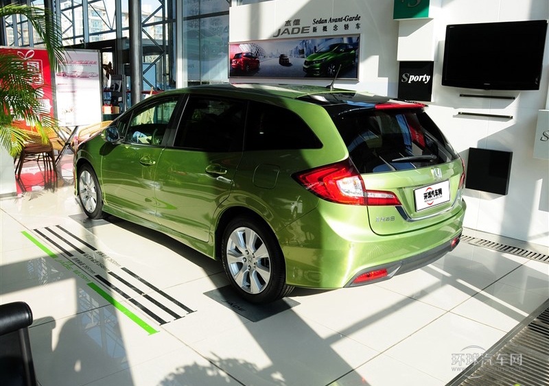 2013款 1.8L 自動(dòng)舒適版 6座