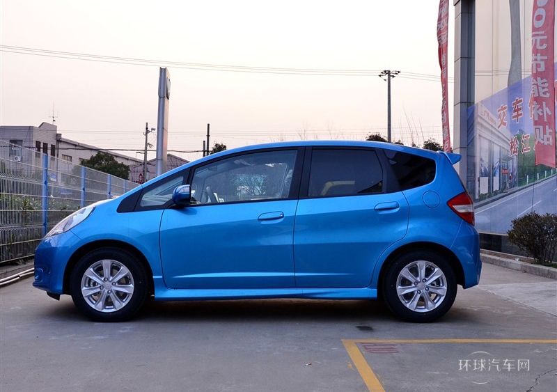 2011款 1.5L 自動(dòng)全景天窗版