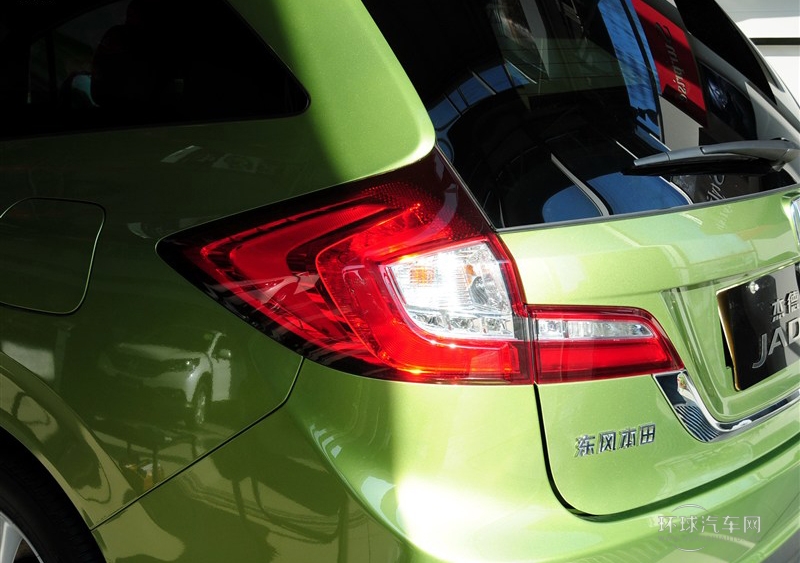 2013款 1.8L 自動舒適版 6座