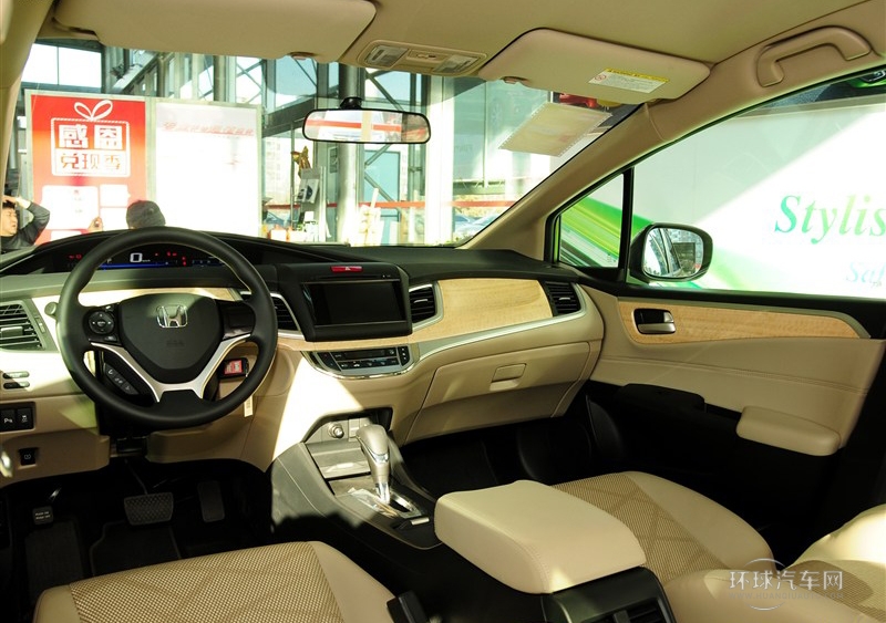 2013款 1.8L 自動(dòng)舒適版 6座