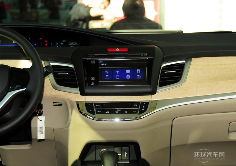 2013款 1.8L 自動舒適版 6座