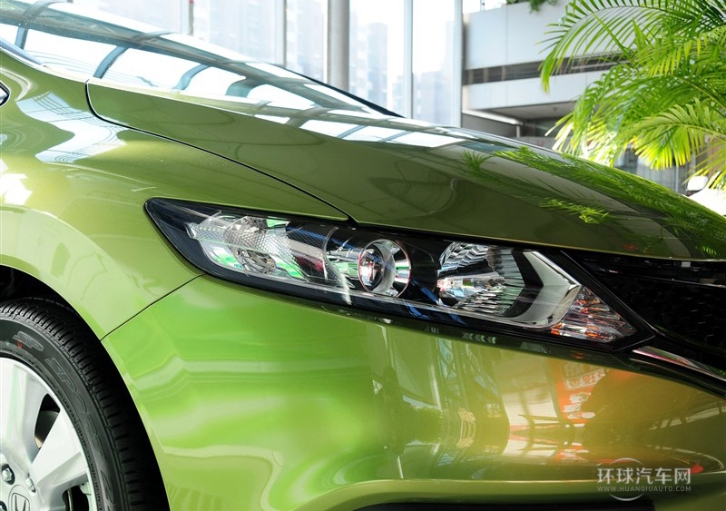 2013款 1.8L 自動舒適版 5座