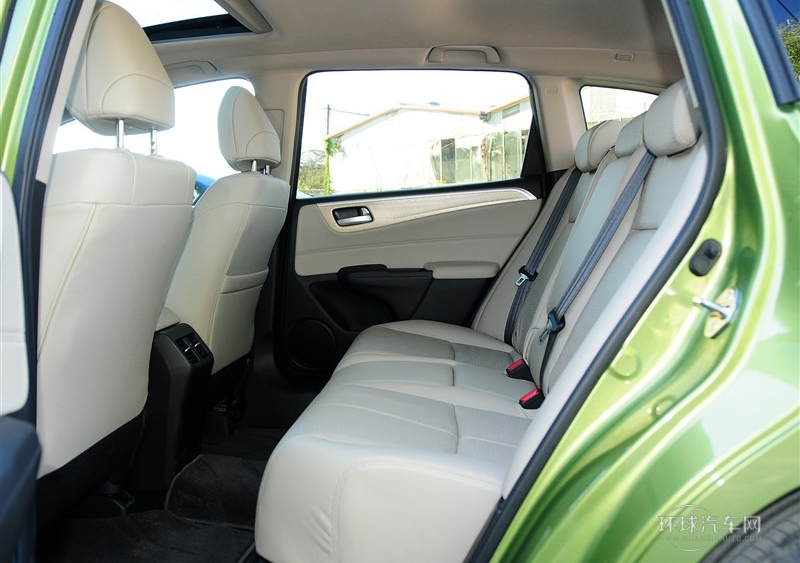 2013款 1.8L CVT豪華版 5座