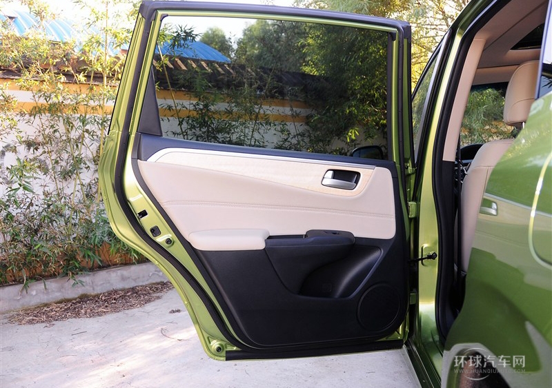 2013款 1.8L CVT豪華版 5座