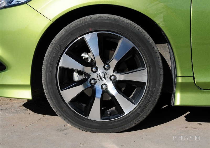 2013款 1.8L CVT豪華版 5座