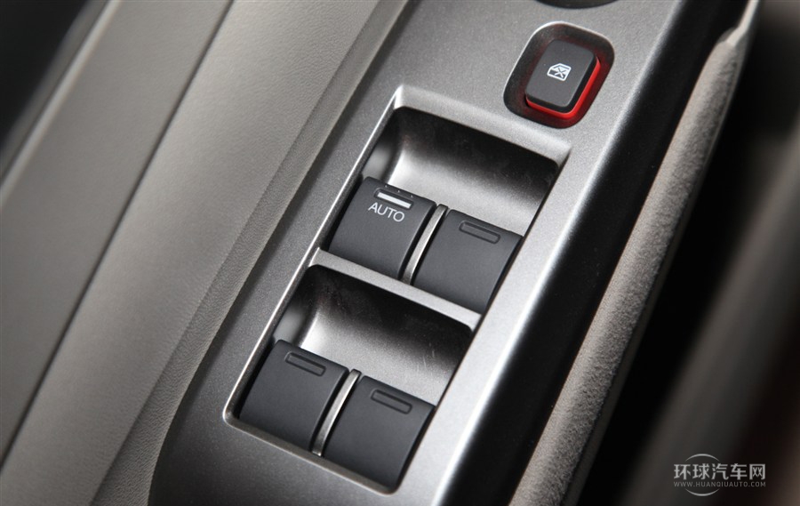 2012款 1.8L 自動舒適版