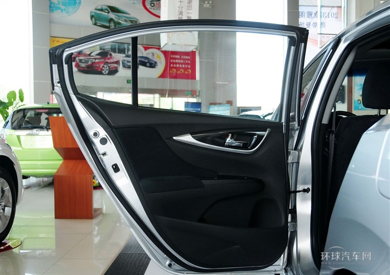 2013款 1.8L 自動(dòng)豪華版