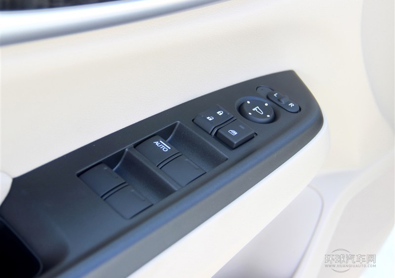 2013款 1.8L 手動(dòng)舒適版