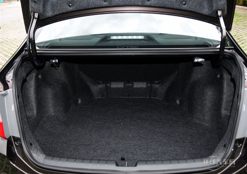 2013款 1.8L 自動旗艦版