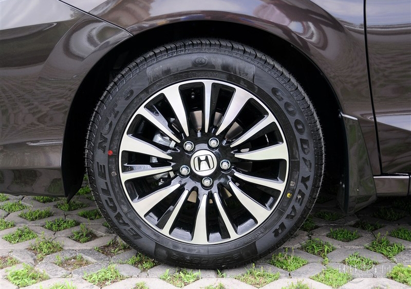 2013款 1.8L 自動旗艦版