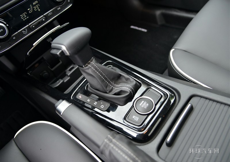 2014款 兩廂 1.6T 自動致臻型(白色)