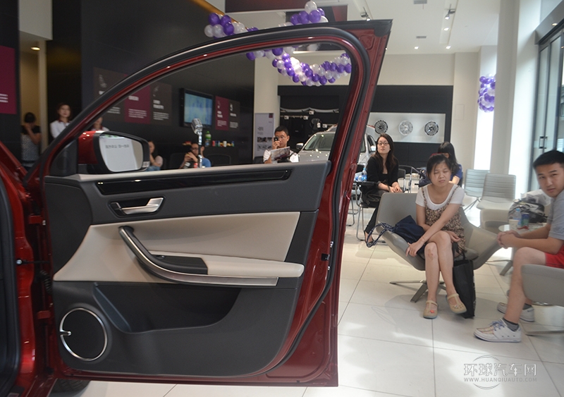 2014款 兩廂 1.6T 自動致臻型（紅色）