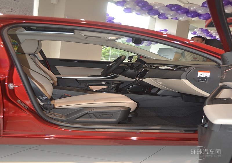 2014款 兩廂 1.6T 自動致臻型（紅色）