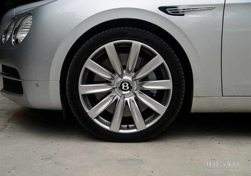 2013款 6.0T W12 豪華版