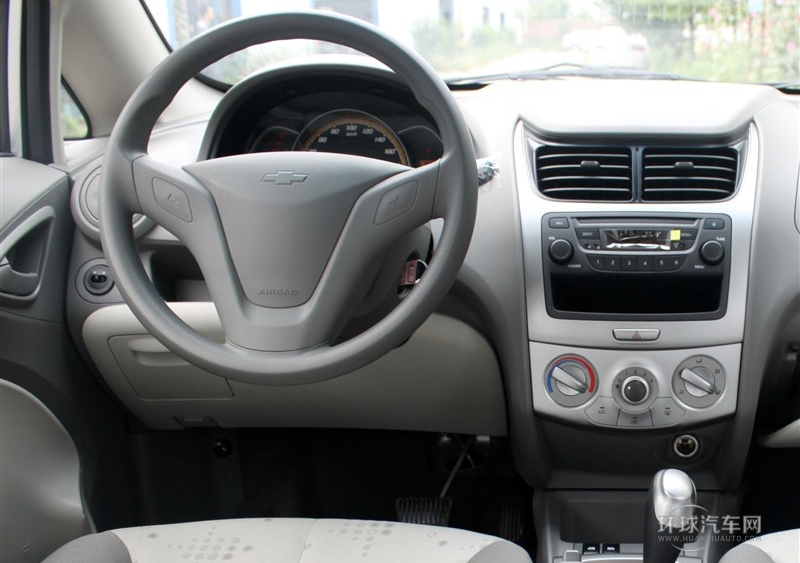 2013款 三廂 1.2L EMT理想版