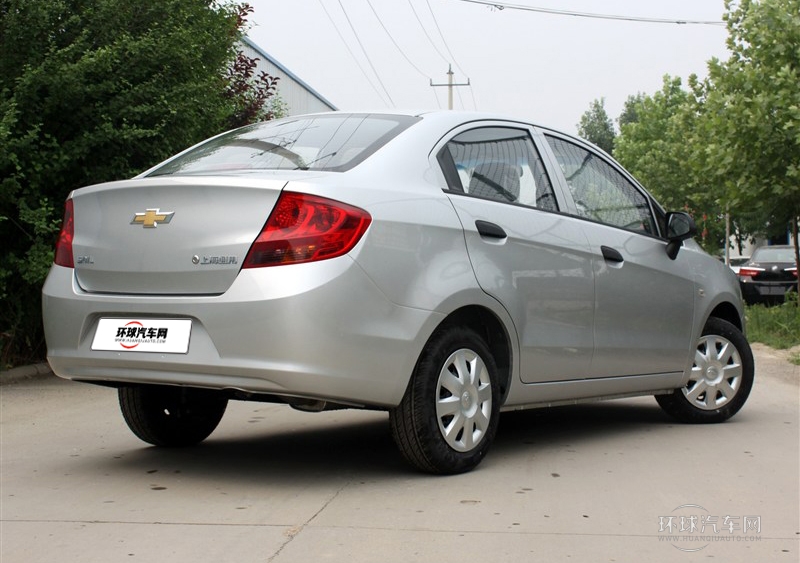 2013款 三廂 1.2L EMT理想版