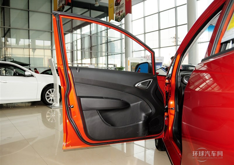 2013款 三廂 1.2L 手動時(shí)尚幸福版