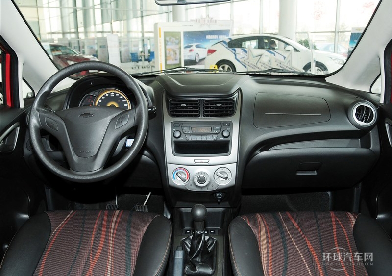 2013款 三廂 1.2L 手動時尚幸福版