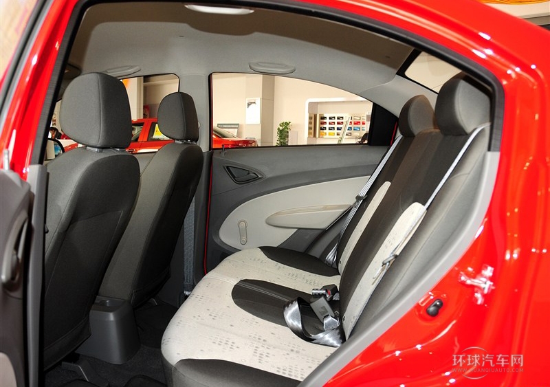 2013款 三廂 1.2L 手動(dòng)溫馨版