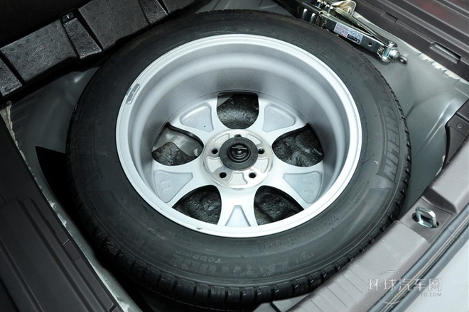 2012款 2.4L 四驅尊貴導航版