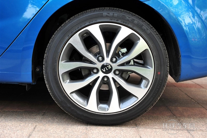 2013款 1.8L 自動Premium