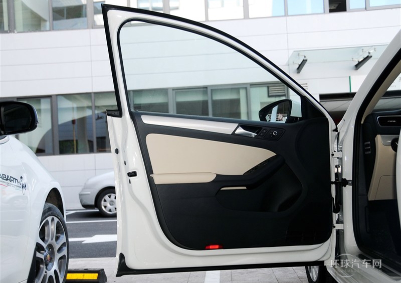 2014款 1.6L 手動(dòng)舒適型