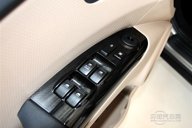 2013款 2.0L 手動兩驅版GL