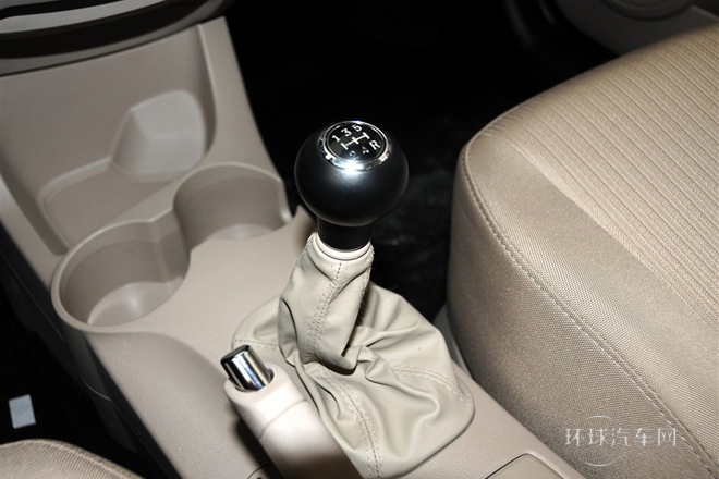 2013款 2.0L 手動兩驅(qū)版GL