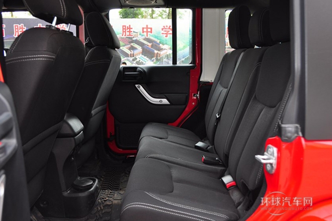 2014款 2.8TD 四門版 Sahara