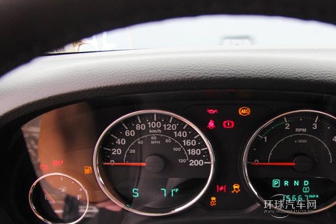 2014款 2.8TD 四門版 Sahara