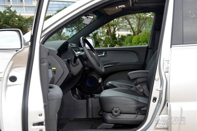 2013款 2.0L 自動兩驅(qū)版Premium