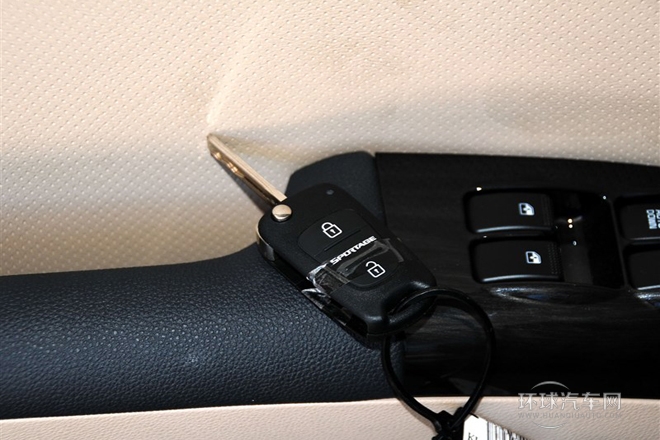 2013款 2.0L 自動兩驅(qū)版DLX