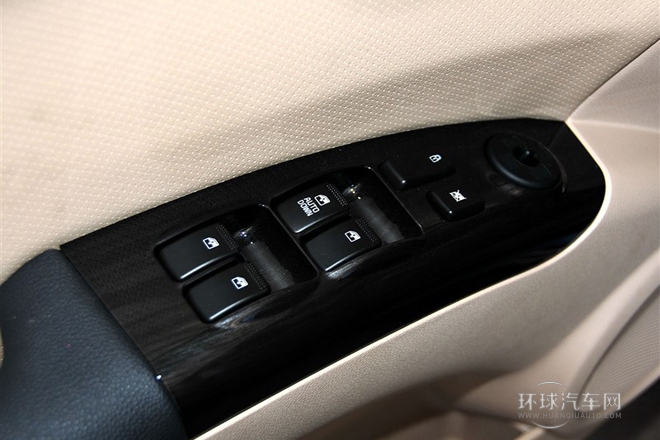 2013款 2.0L 自動兩驅版DLX