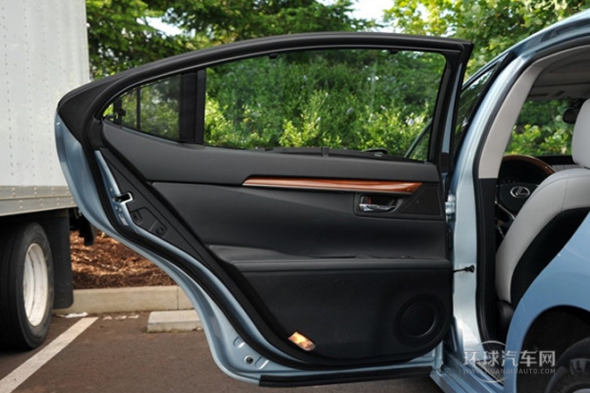 2013款 300h 豪華版