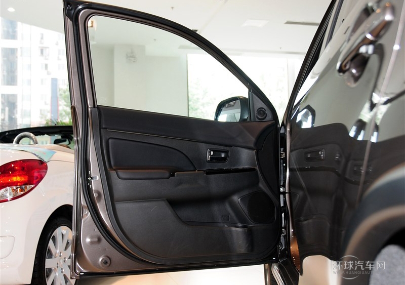 2013款 2.0L 兩驅豪華型