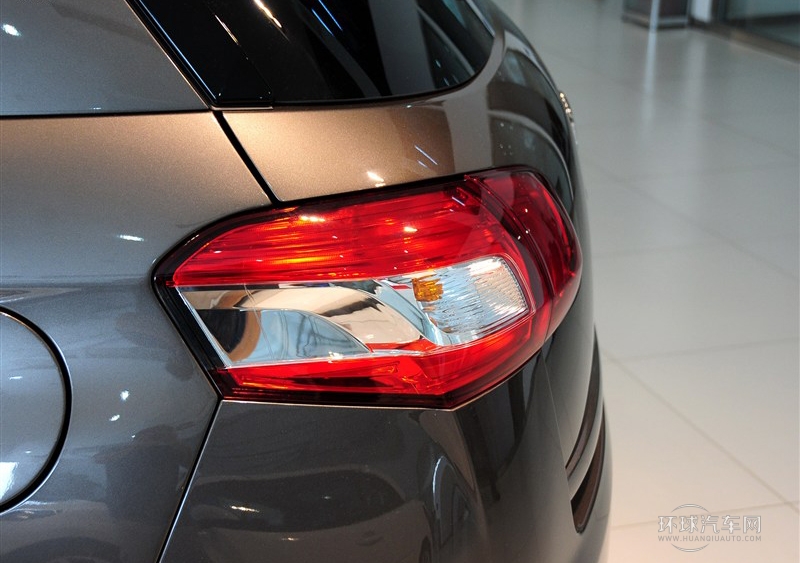 2013款 2.0L 兩驅豪華型