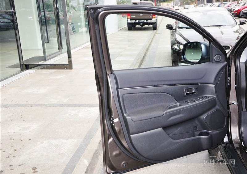 2013款 2.0L 兩驅進取型