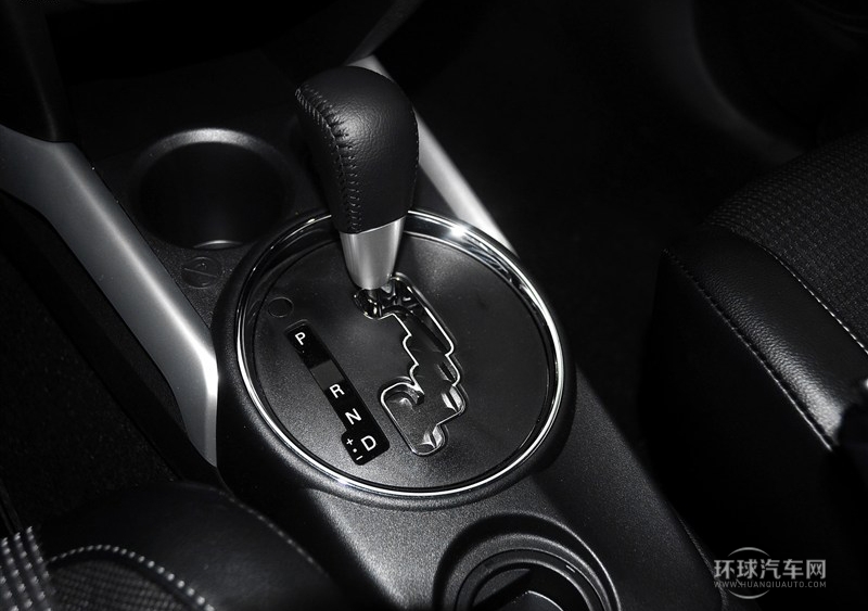 2013款 2.0L 兩驅(qū)時尚型