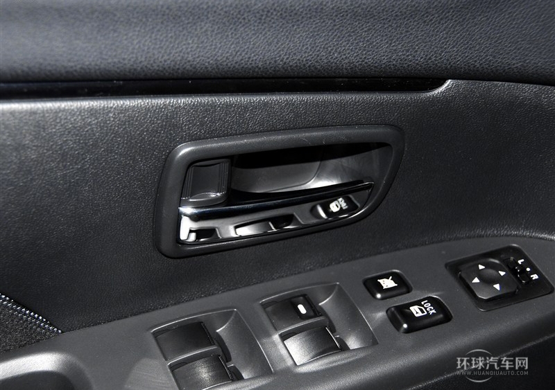 2013款 2.0L 四驅時尚型