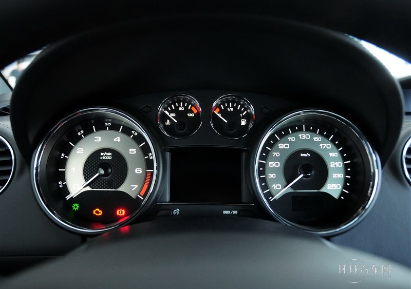 2014款 1.6T 豪華版深色風格