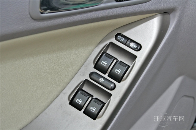 2012款 2.0L 手動典雅版