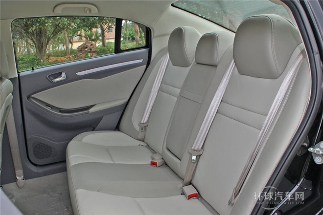 2012款 2.0L 手動典雅版